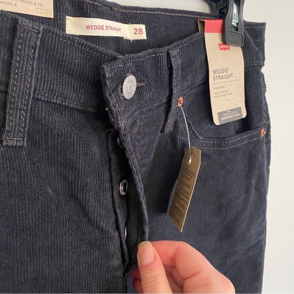 NWT Levi's Wedgie Straight Leg Button Fly Corduroy Jeans Pants Cords Soft Black - Picture 5 of 8